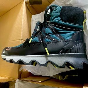 NWT Sorel Kinetic sport boots size women’s 6.